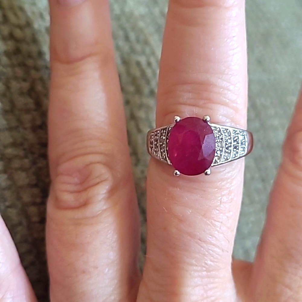 Ruby in 925 sterling sz 6